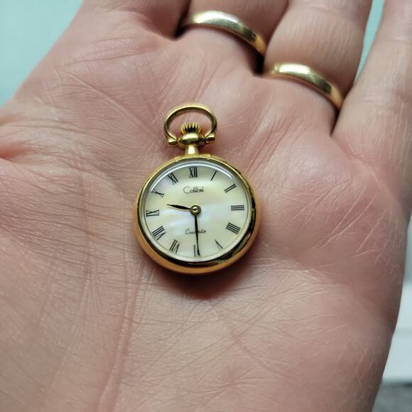 Vintage Colibri Pocket Pendant Quartz Watch Swiss Mother of Pearl - Picture 4 of 4